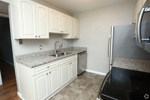 Spacious 2 Bedroom. Tons of Upgrades!!