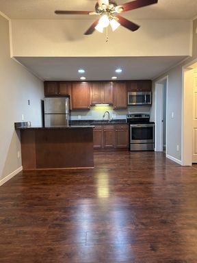 Renovated One Bedroom Garden Apartment