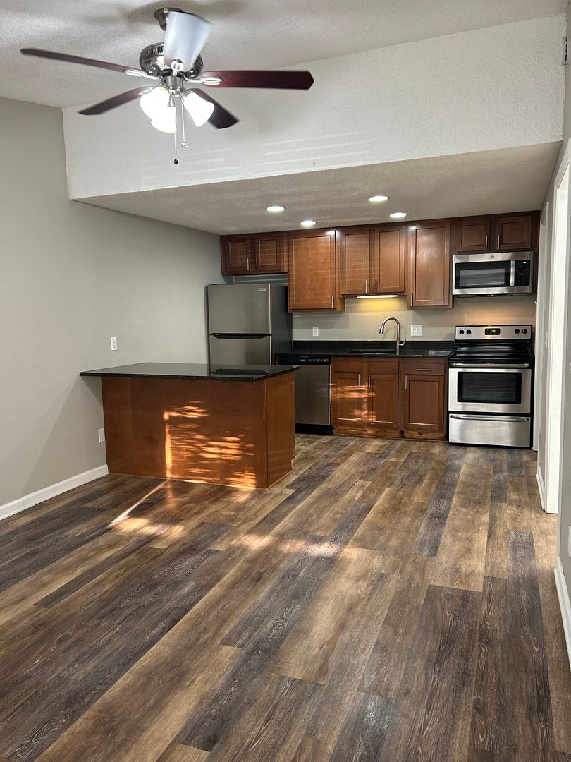 Westland Apartment: 110 Waterbury Ct