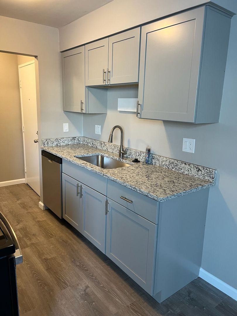 Mt.Clemens Apartment: 1 Valley Drive