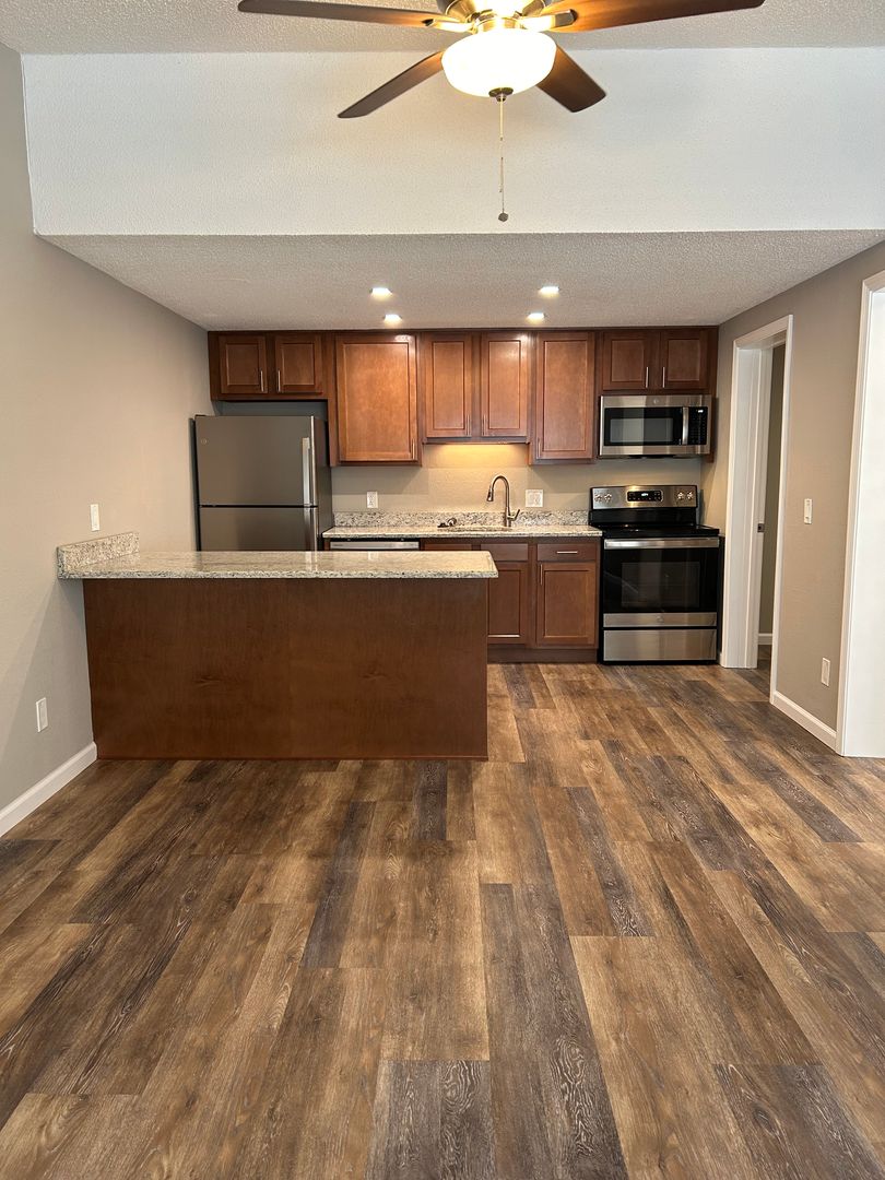 Westland Apartment: 110 Waterbury Ct