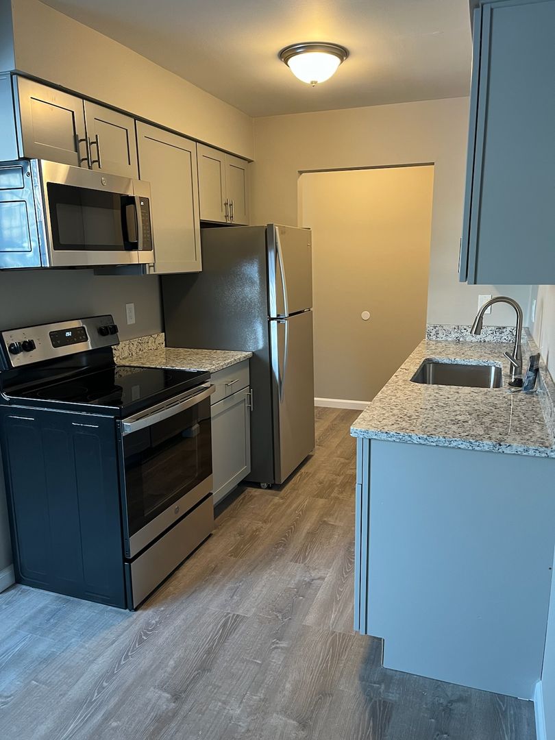 Mt.Clemens Apartment: 1 Valley Drive