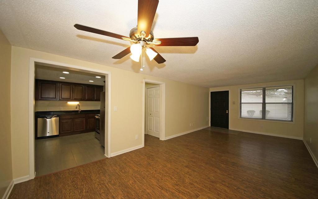 Westland Apartment: 110 Waterbury Ct