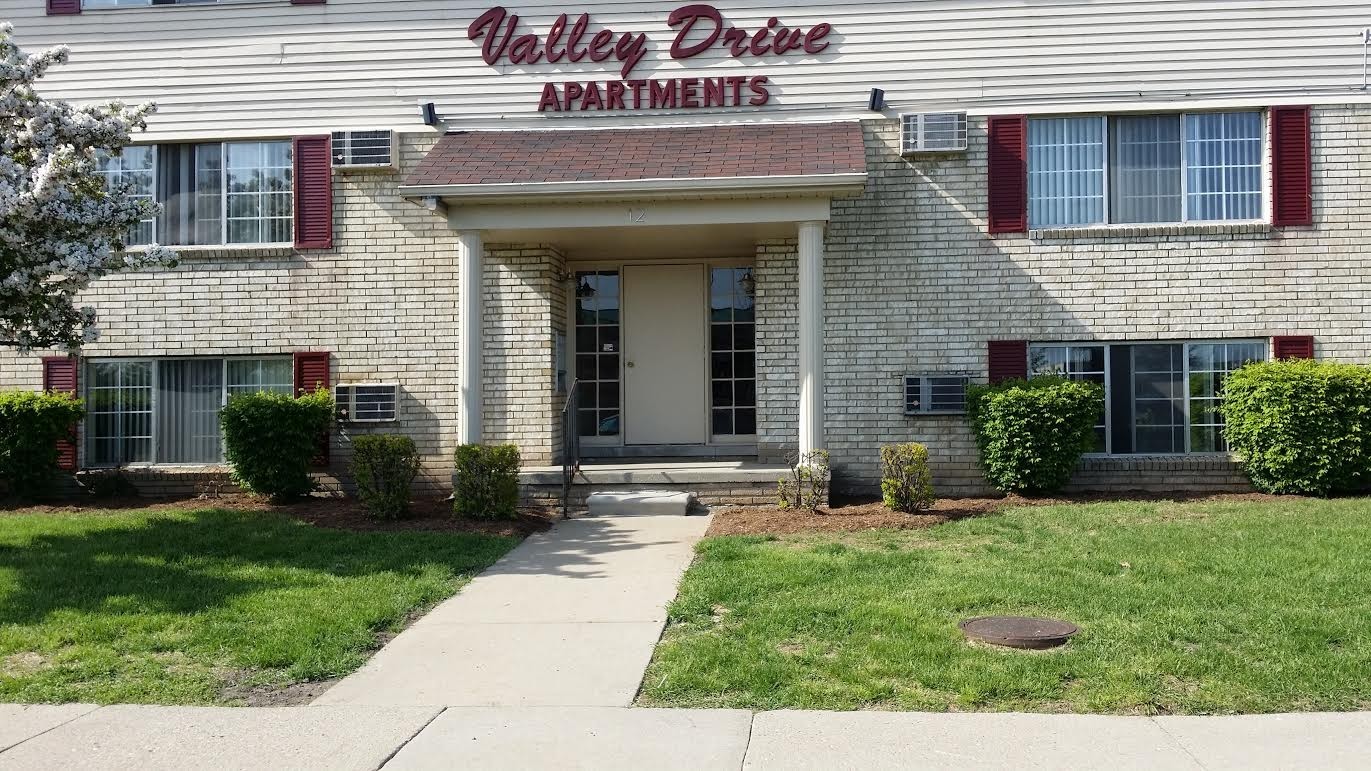 Mt.Clemens Apartment: 1 Valley Drive