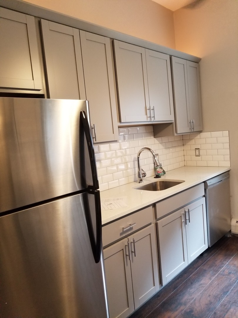 Royal Oak Apartment: 1105 N Stephenson Hwy