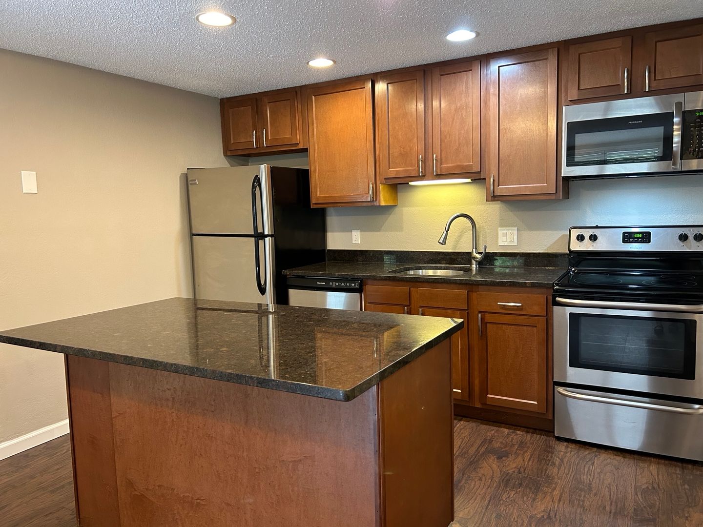 Westland Apartment: 110 Waterbury Ct