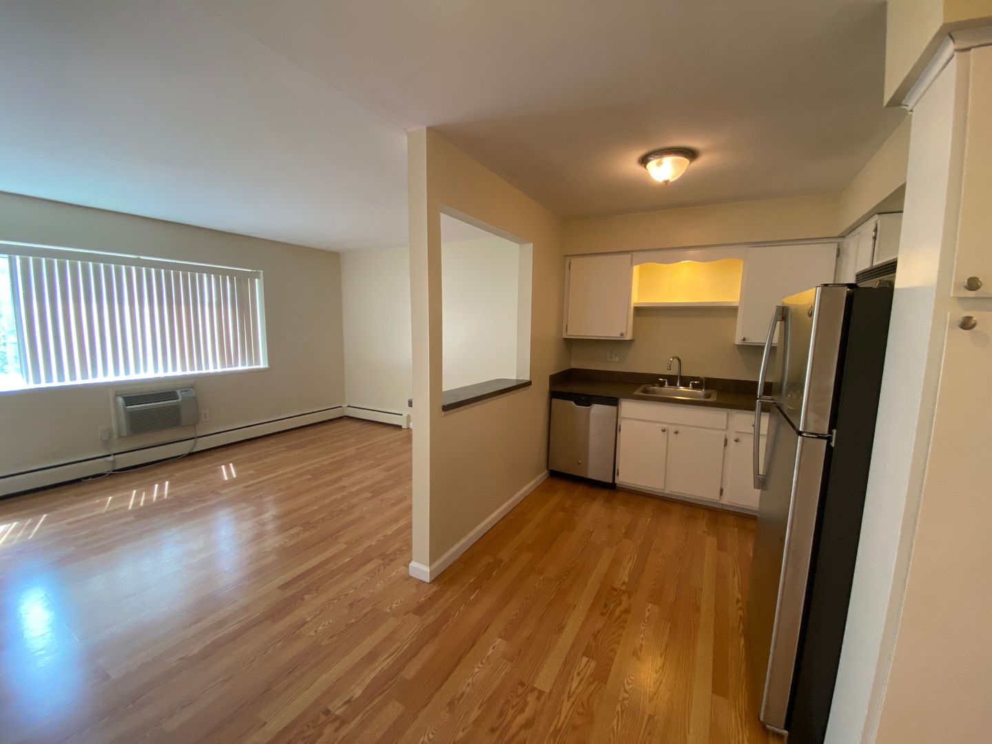 Royal Oak Apartment: 4905 Briarwood