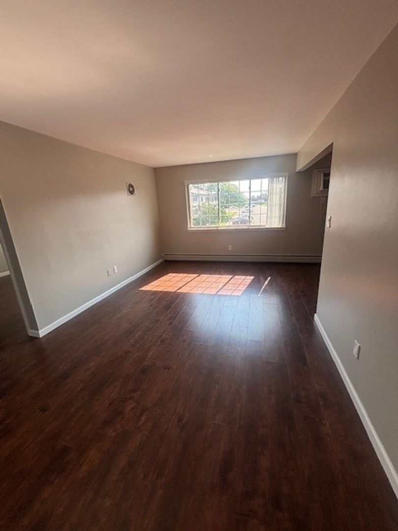 Mt.Clemens Apartment: 1 Valley Drive