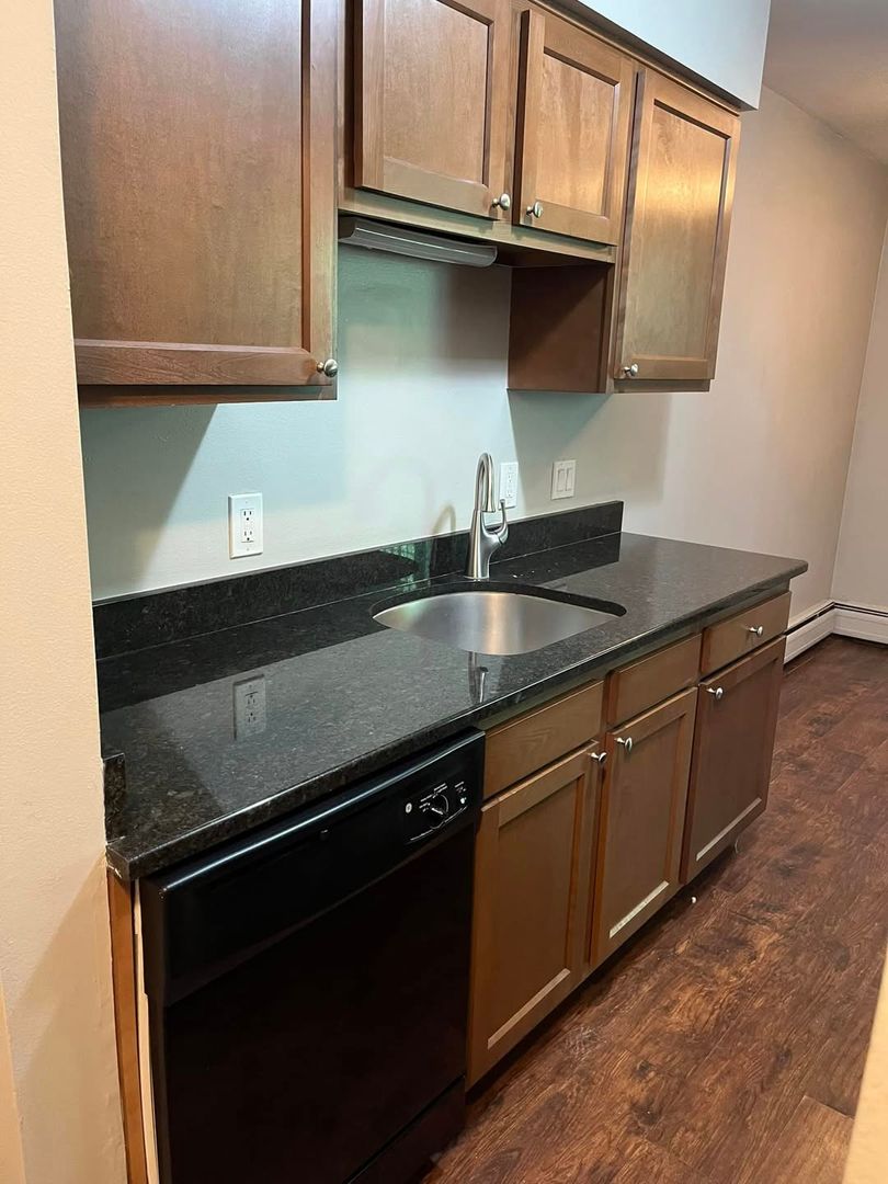 Mt.Clemens Apartment: 1 Valley Drive