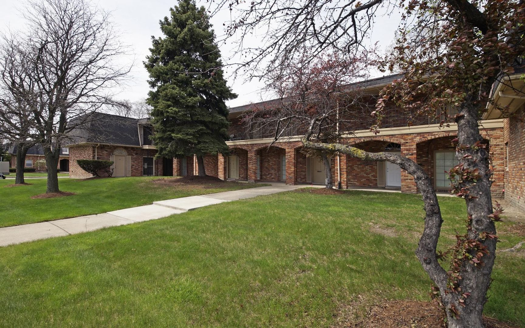 Royal Oak Apartment: 1105 N Stephenson Hwy