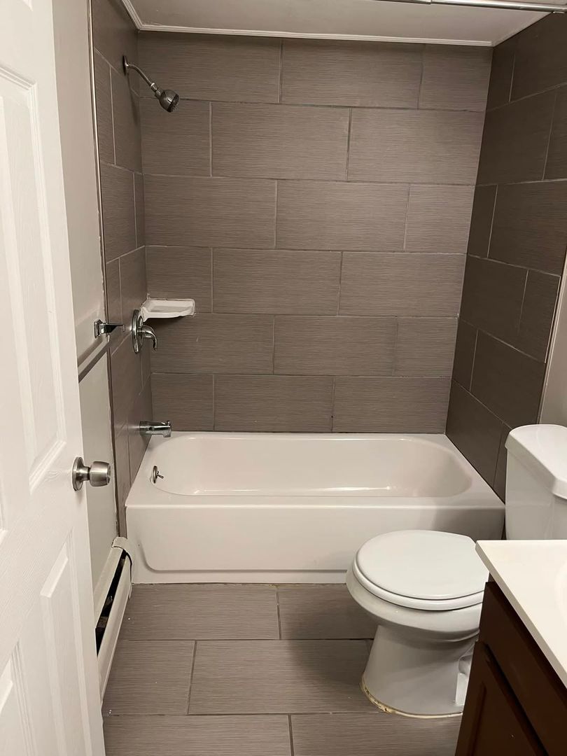 Mt.Clemens Apartment: 1 Valley Drive