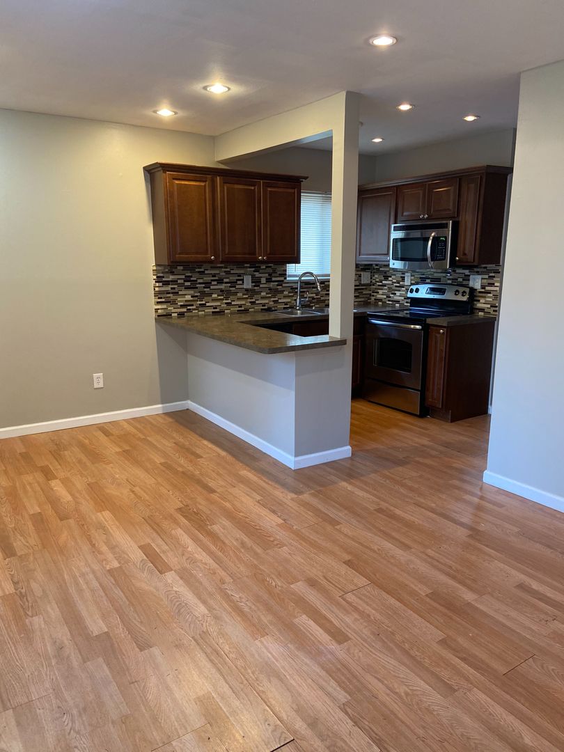 Royal Oak Apartment: 122 N Lafayette