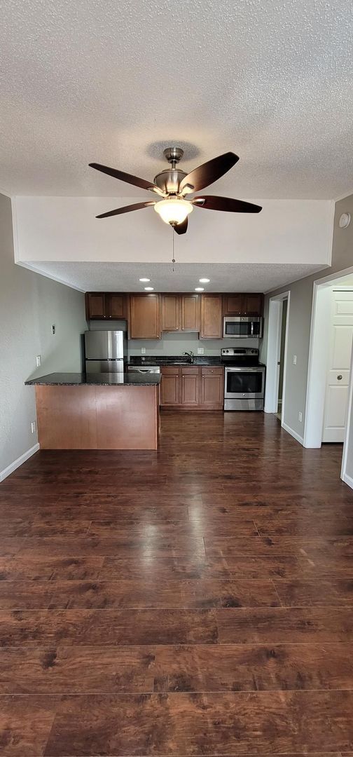 Westland Apartment: 110 Waterbury Ct