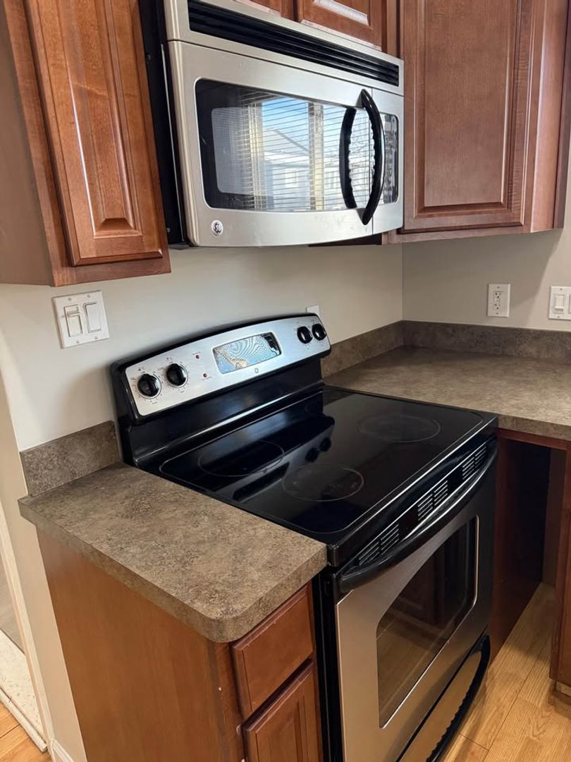 Royal Oak Apartment: 122 N Lafayette