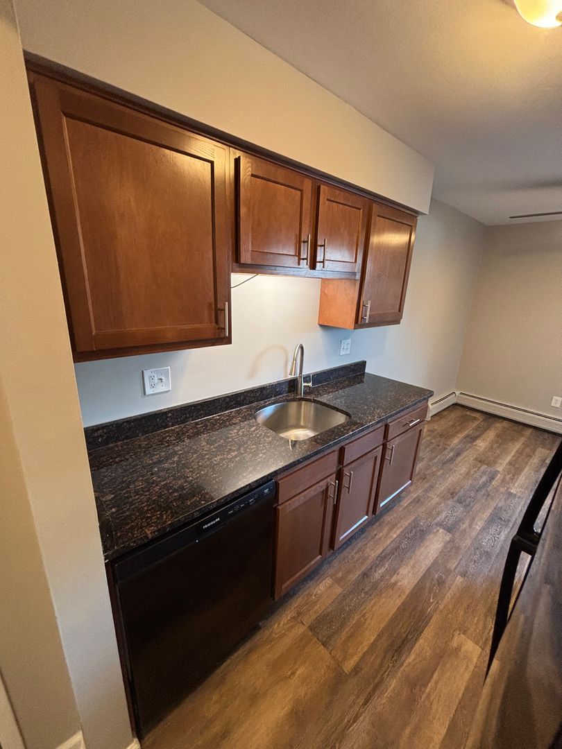 Mt.Clemens Apartment: 1 Valley Drive