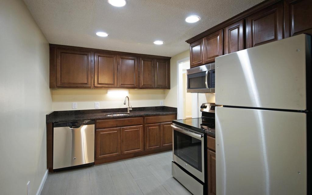 Westland Apartment: 110 Waterbury Ct