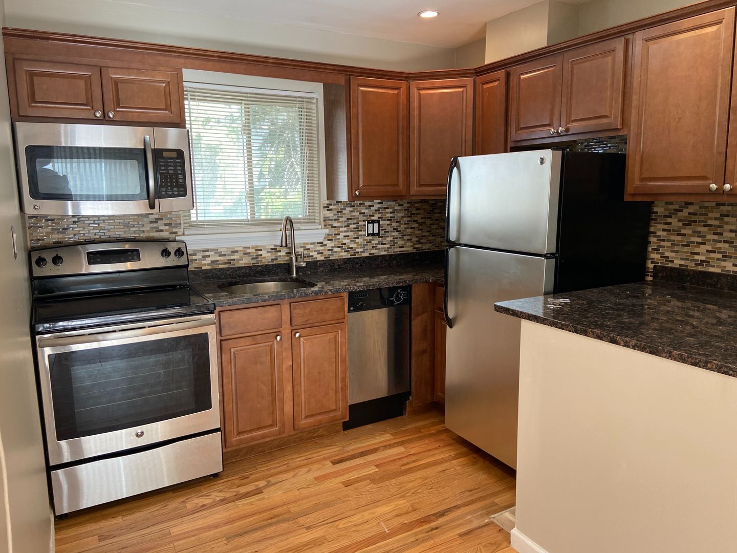 Royal Oak Apartment: 122 N Lafayette
