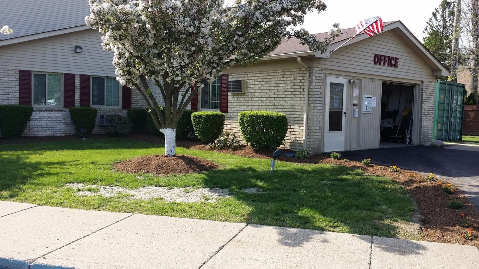 Mt.Clemens Apartment: 1 Valley Drive