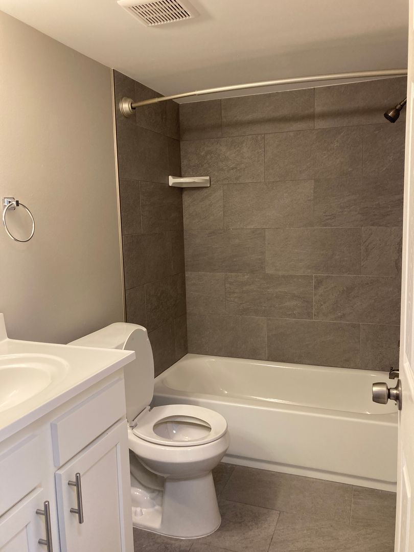 Mt.Clemens Apartment: 1 Valley Drive