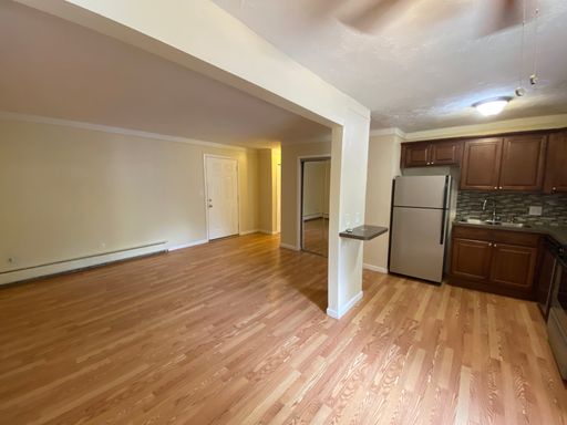 Charming Upper 1 BD unit – photo 1
