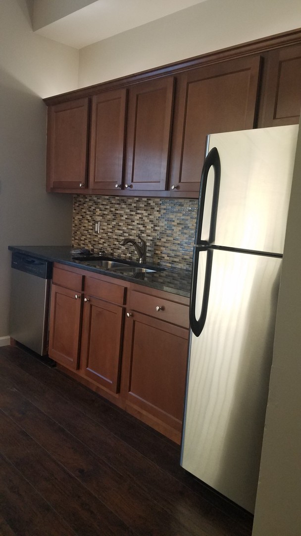 Royal Oak Apartment: 1105 N Stephenson Hwy