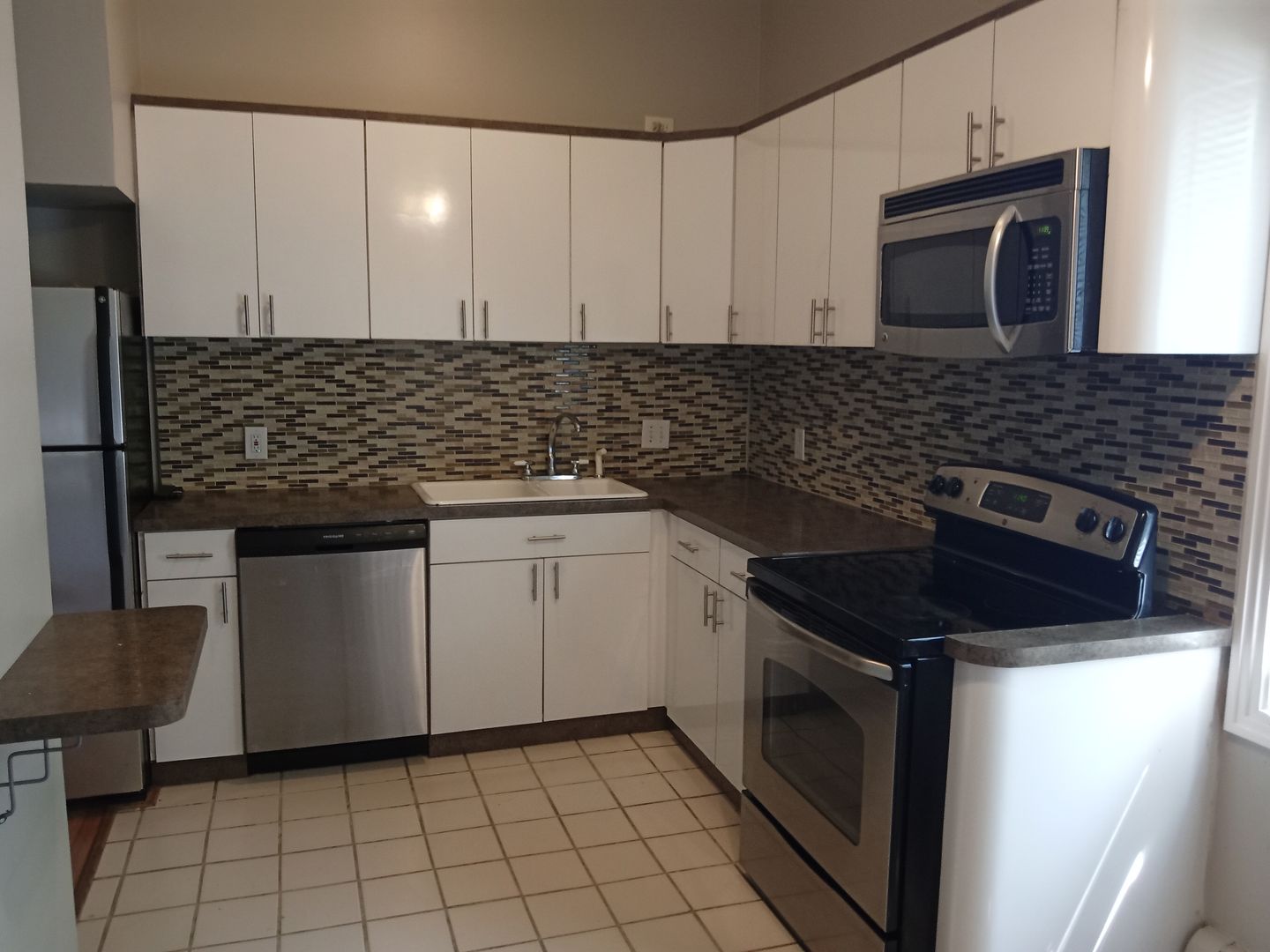 Royal Oak Apartment: 1105 N Stephenson Hwy