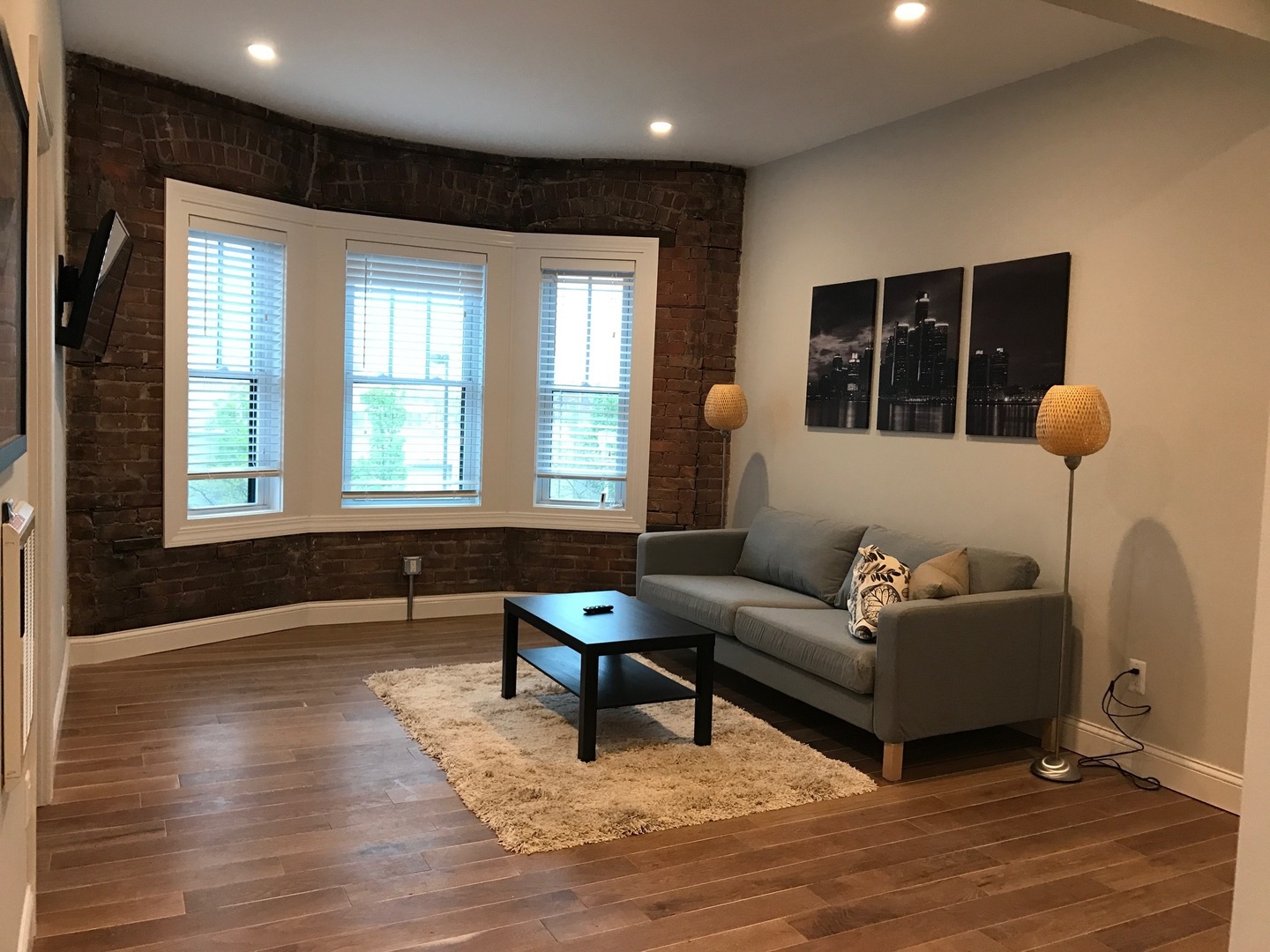 Detroit Apartment: 51 W Palmer