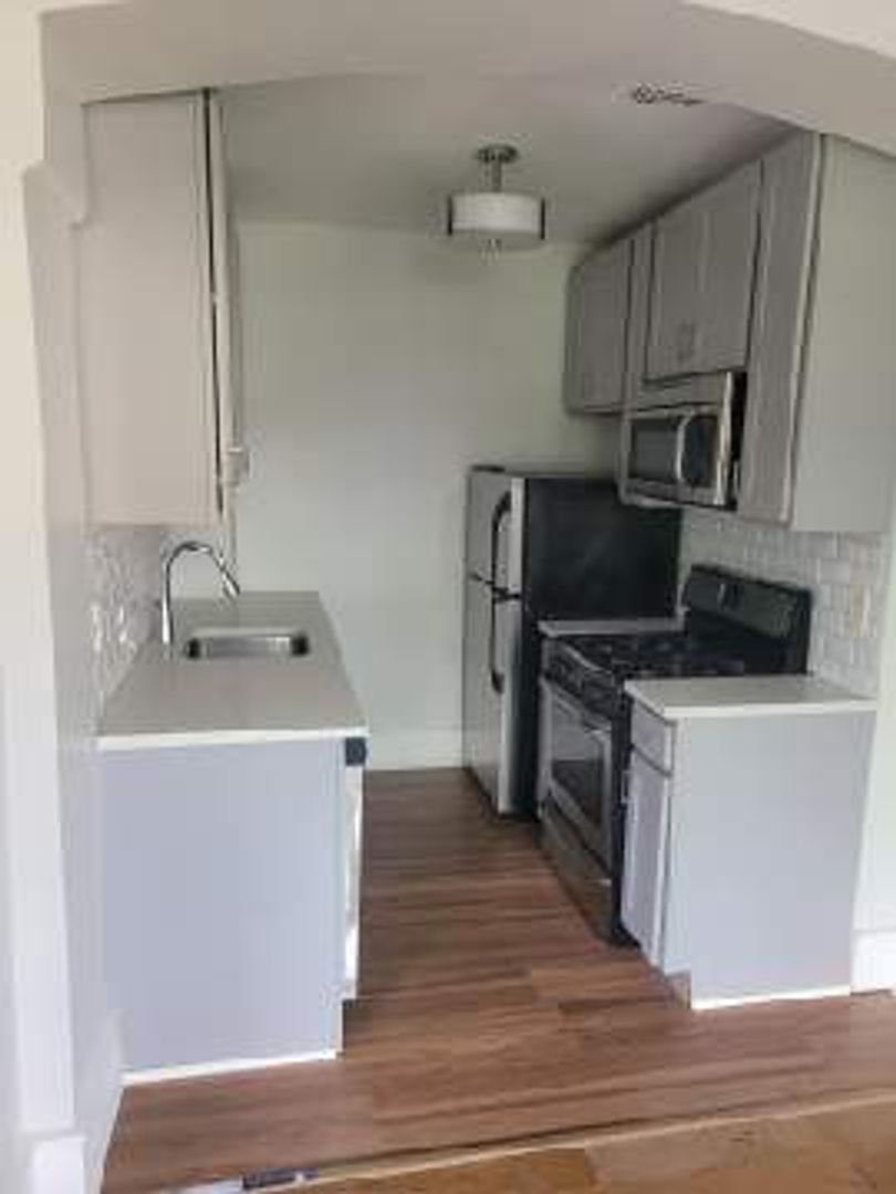 Detroit Apartment: 1000 Van Dyke Street