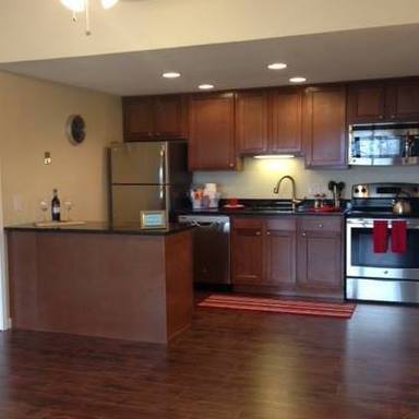 Renovated One Bedroom Garden Apartment Home with Private Entrance – photo 1