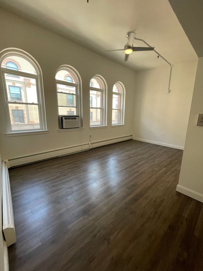 Springfield Apartment: 15 Taylor St.