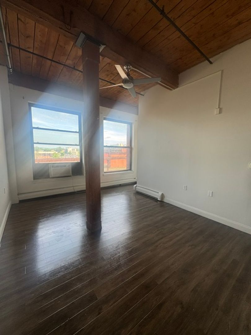 Springfield Apartment: 15 Taylor St.