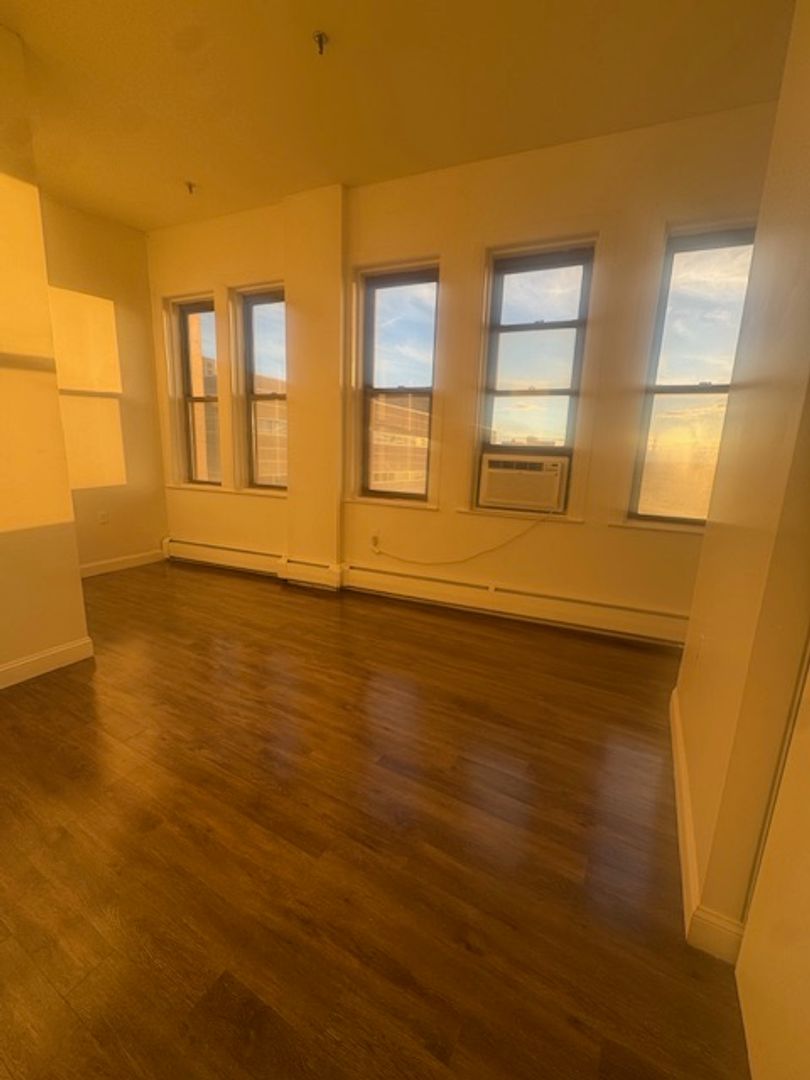 Springfield Apartment: 15 Taylor St.