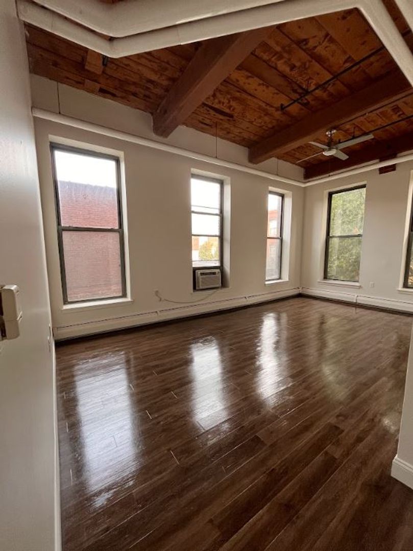 Springfield Apartment: 15 Taylor St.