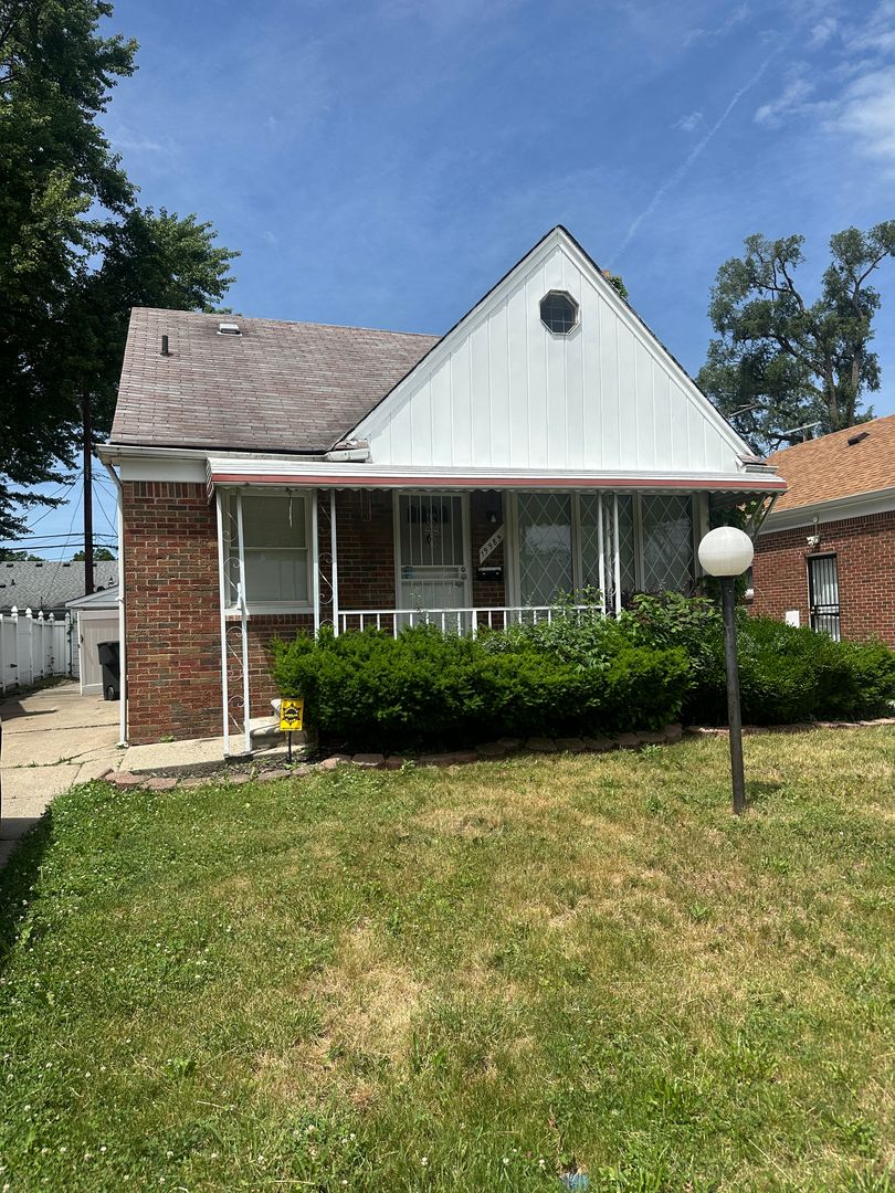 Detroit House: 19989 Strathmoor