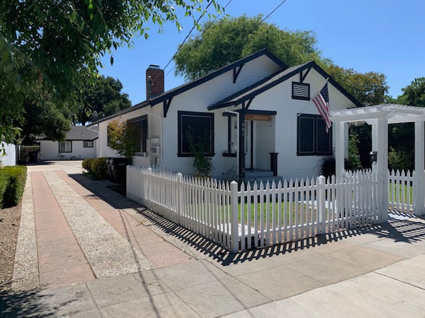 Livermore Apartment: 694 South M St