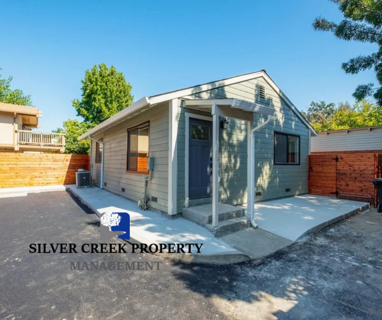 Pleasanton House: 4578 Augustine St APT C