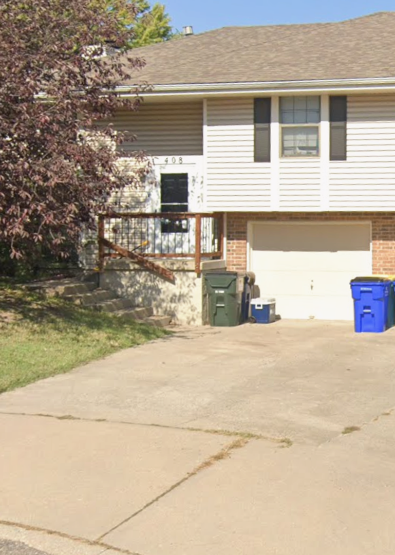Lee's Summit House: 408 NE Ash Court