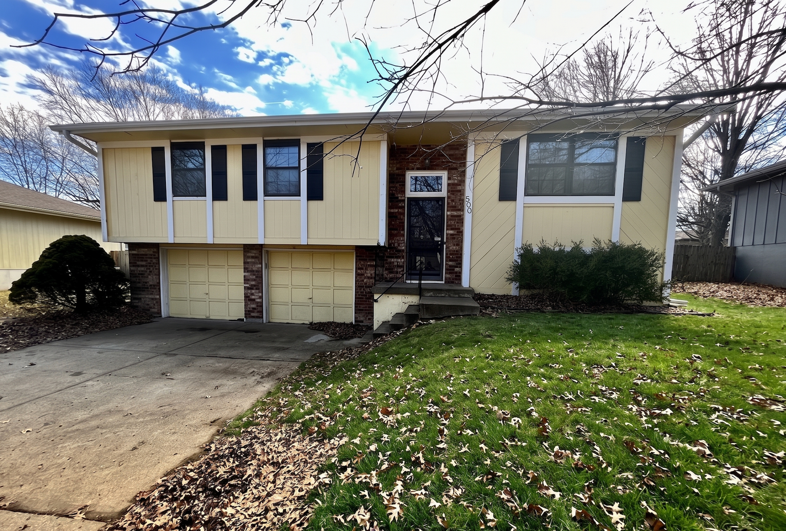 Blue Springs House: 500 SE Sherri Ln