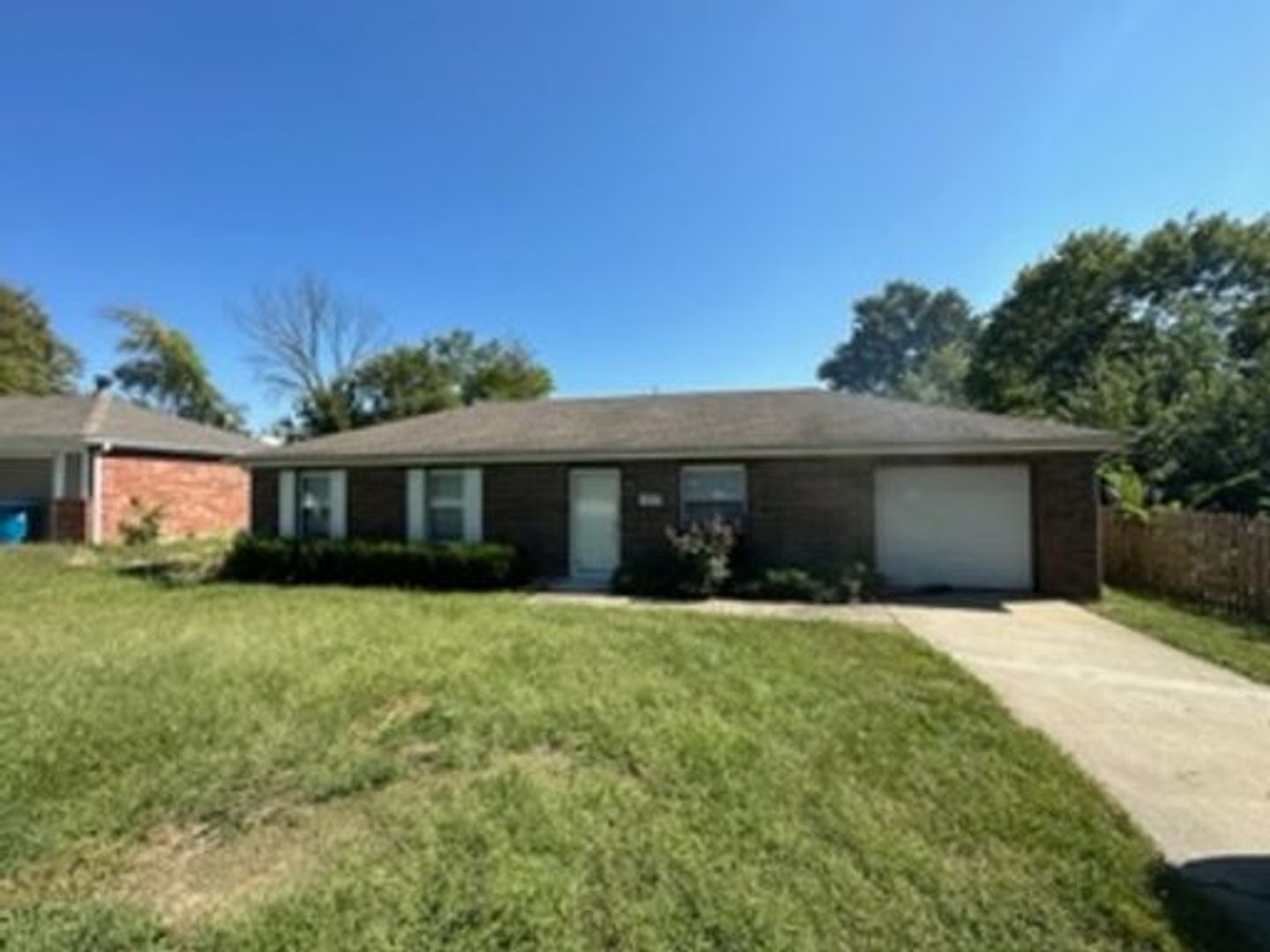 Lees Summit House: 835 NE Pollard Street