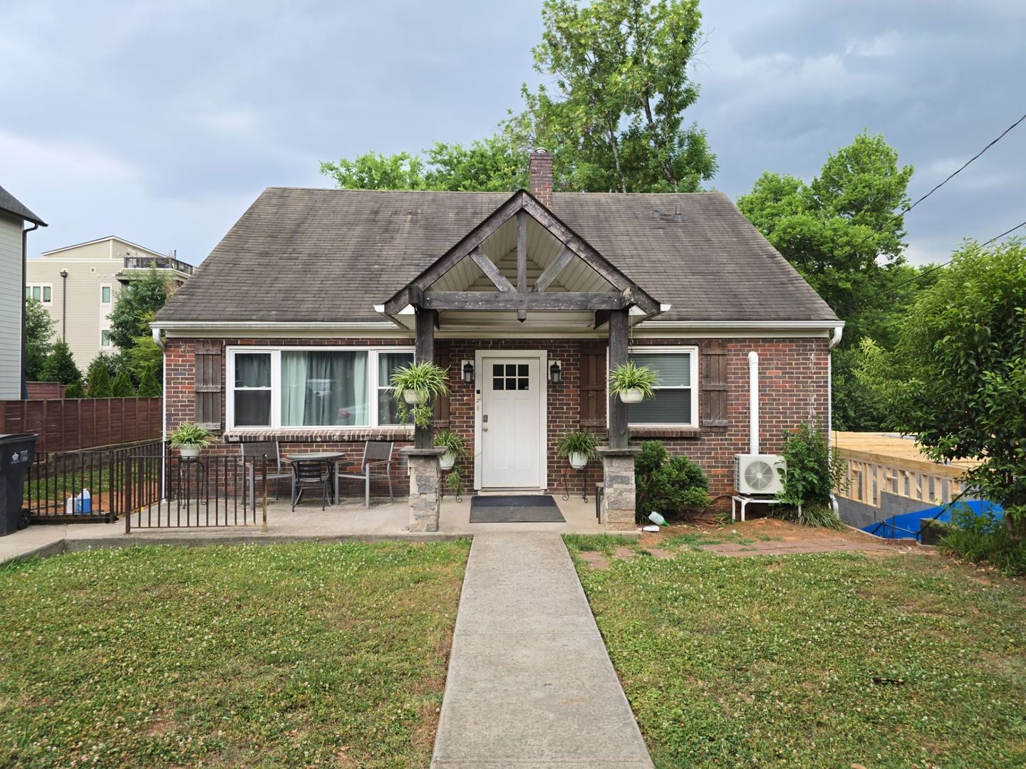 Charlotte House: 217 Auten Street