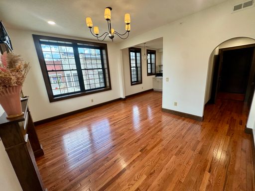 Modern downtown living at its finest! 1 BR/1 Bath Apt. with premium finishings – photo 1