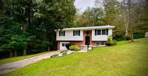 Newly Renovated 3 Bed 3 Bath Beauty Just Outside Of Town! – photo 1
