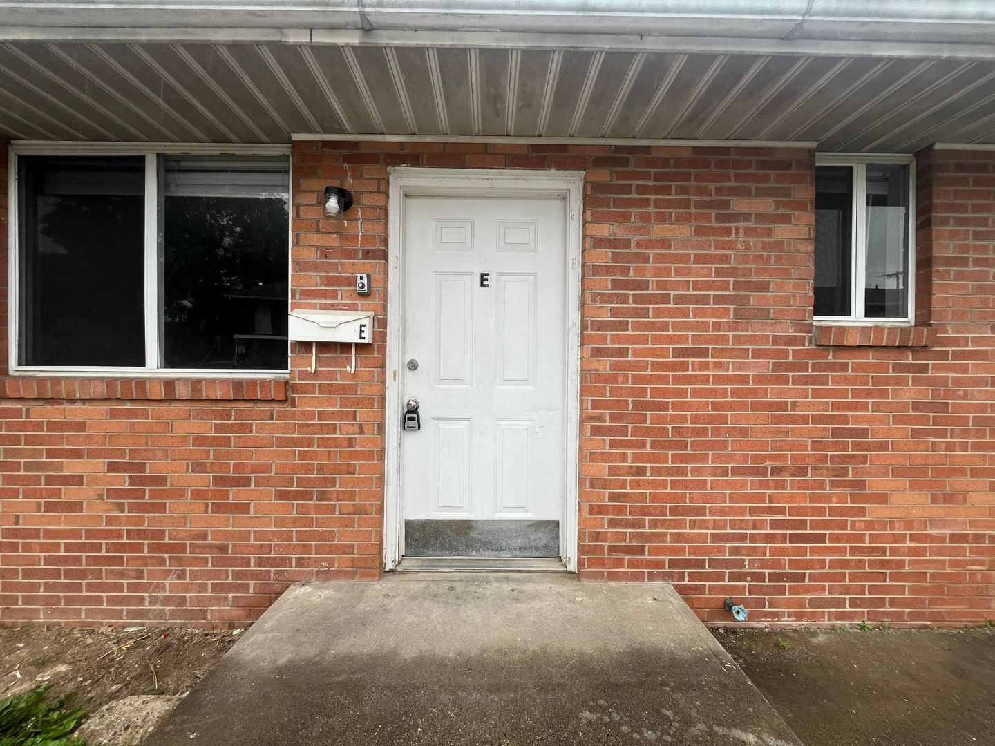 Parkersburg Apartment: 2212 36th St