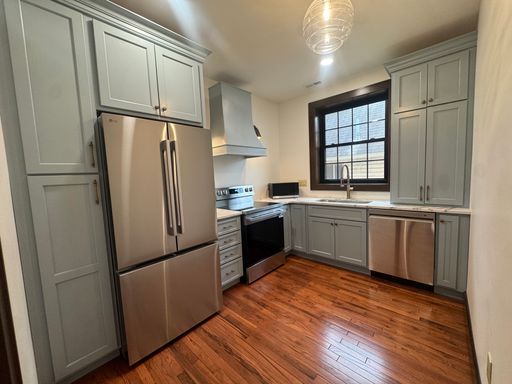 Modern downtown living at its finest! 1 BR/1 Bath Apt. with premium finishings – photo 1