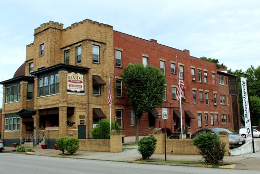 ALL Utilities PAID for this Sweet 3rd Floor 1 BR with huge walk-in closet!