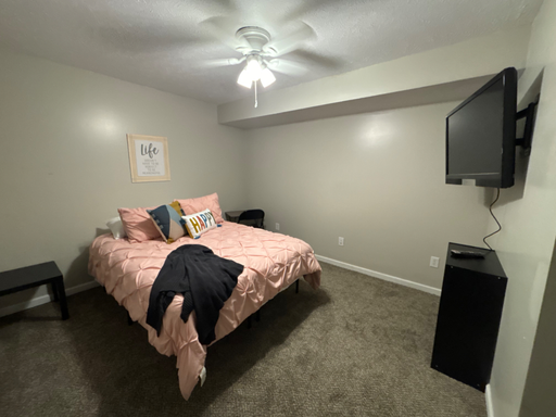 1 Bedroom Fully Furnished Oasis W/ Short term options – photo 1