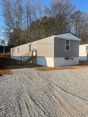 3 Bed 2 Bath Rental at 1004 South Jackson Street - B5, Athens, TN – photo 1