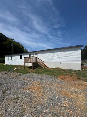 Spacious 3BR/2BA Remodeled Home Near Athens – photo 1