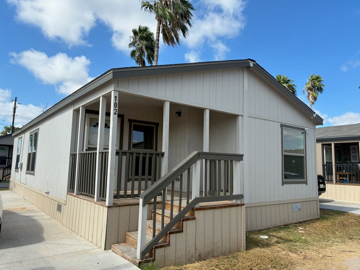 Donna Apartment: 422 S Val Verde Rd