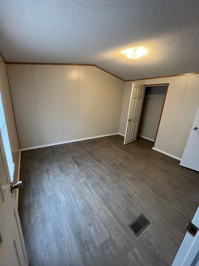 Stillwater Apartment: 2900 E. 6th Ave